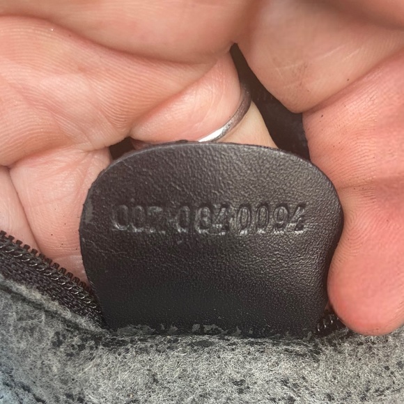 ** SOLD ** Vintage Gucci Crossbody - Picture 10 of 11